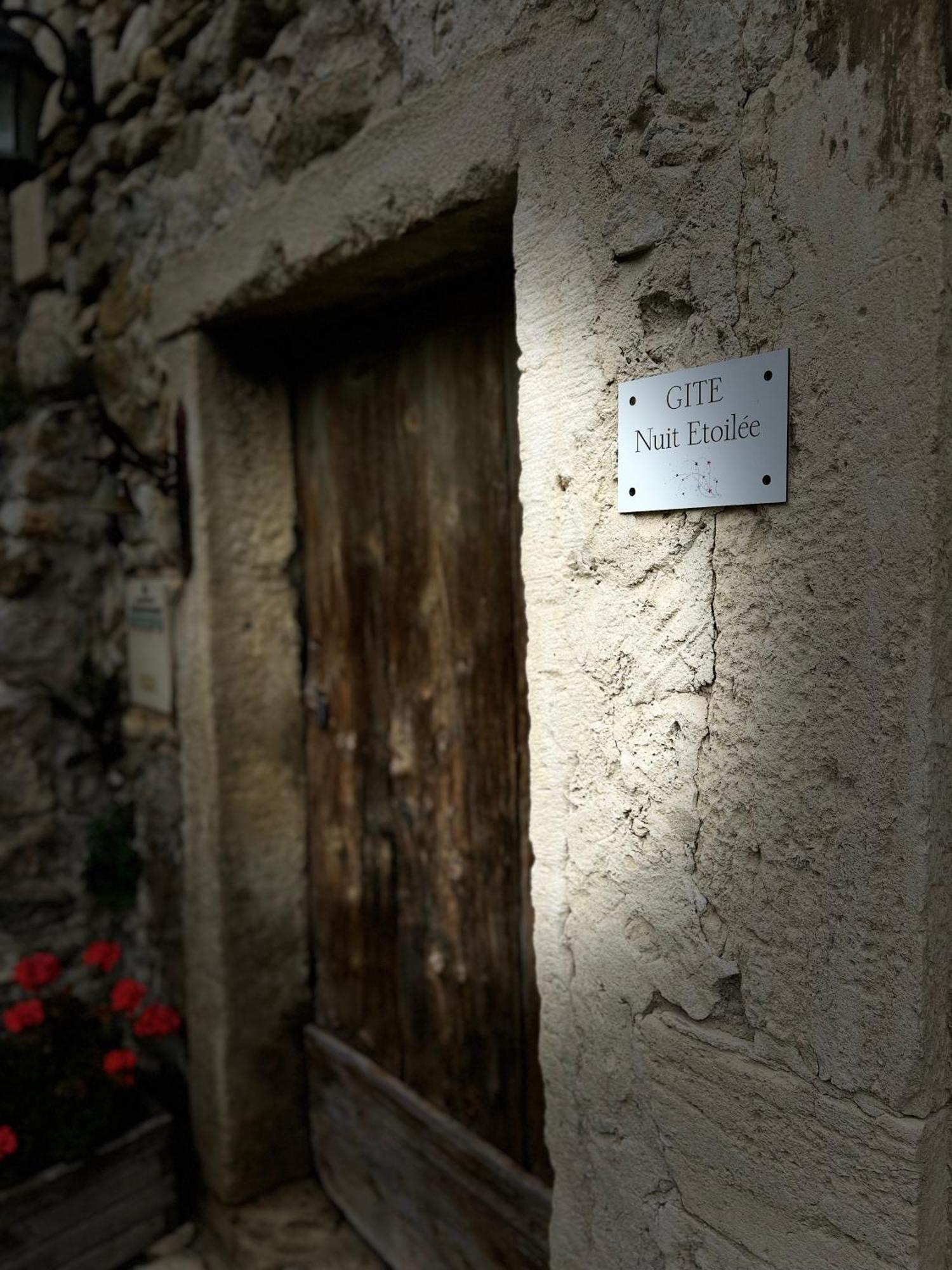 Gites Du Chateau D'Alencon Le Pegue ภายนอก รูปภาพ