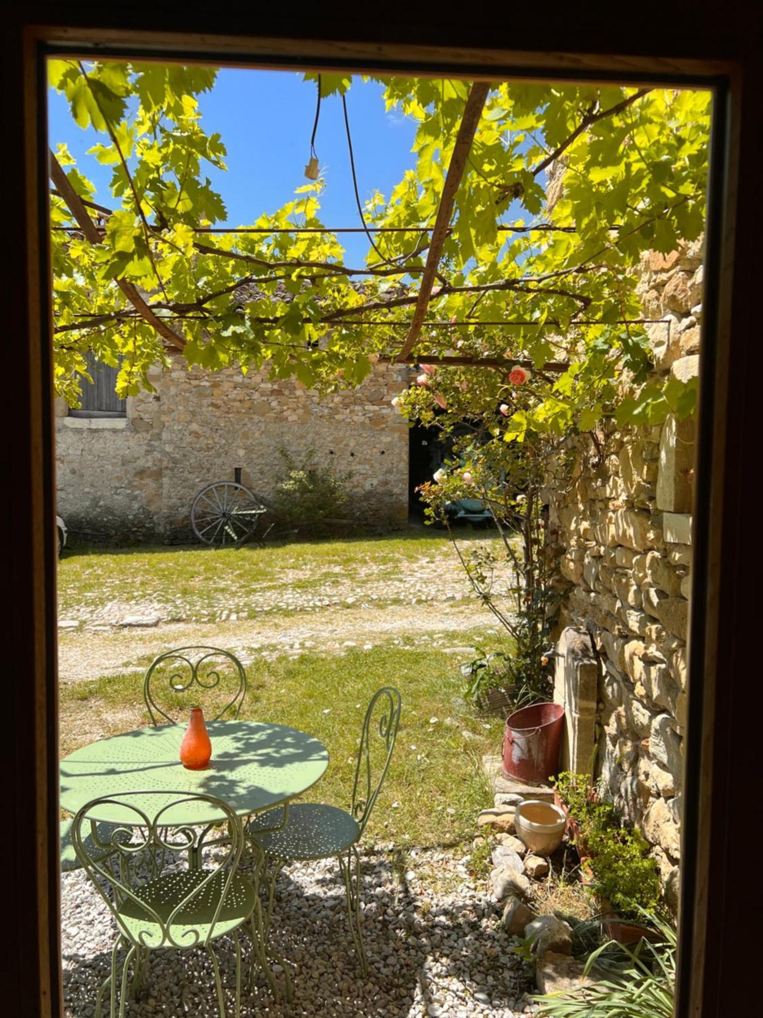 Gites Du Chateau D'Alencon Le Pegue ภายนอก รูปภาพ