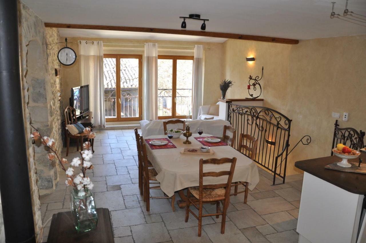 Gites Du Chateau D'Alencon Le Pegue ภายนอก รูปภาพ
