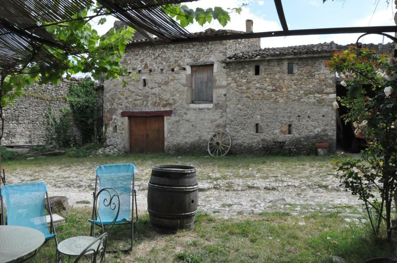 Gites Du Chateau D'Alencon Le Pegue ภายนอก รูปภาพ