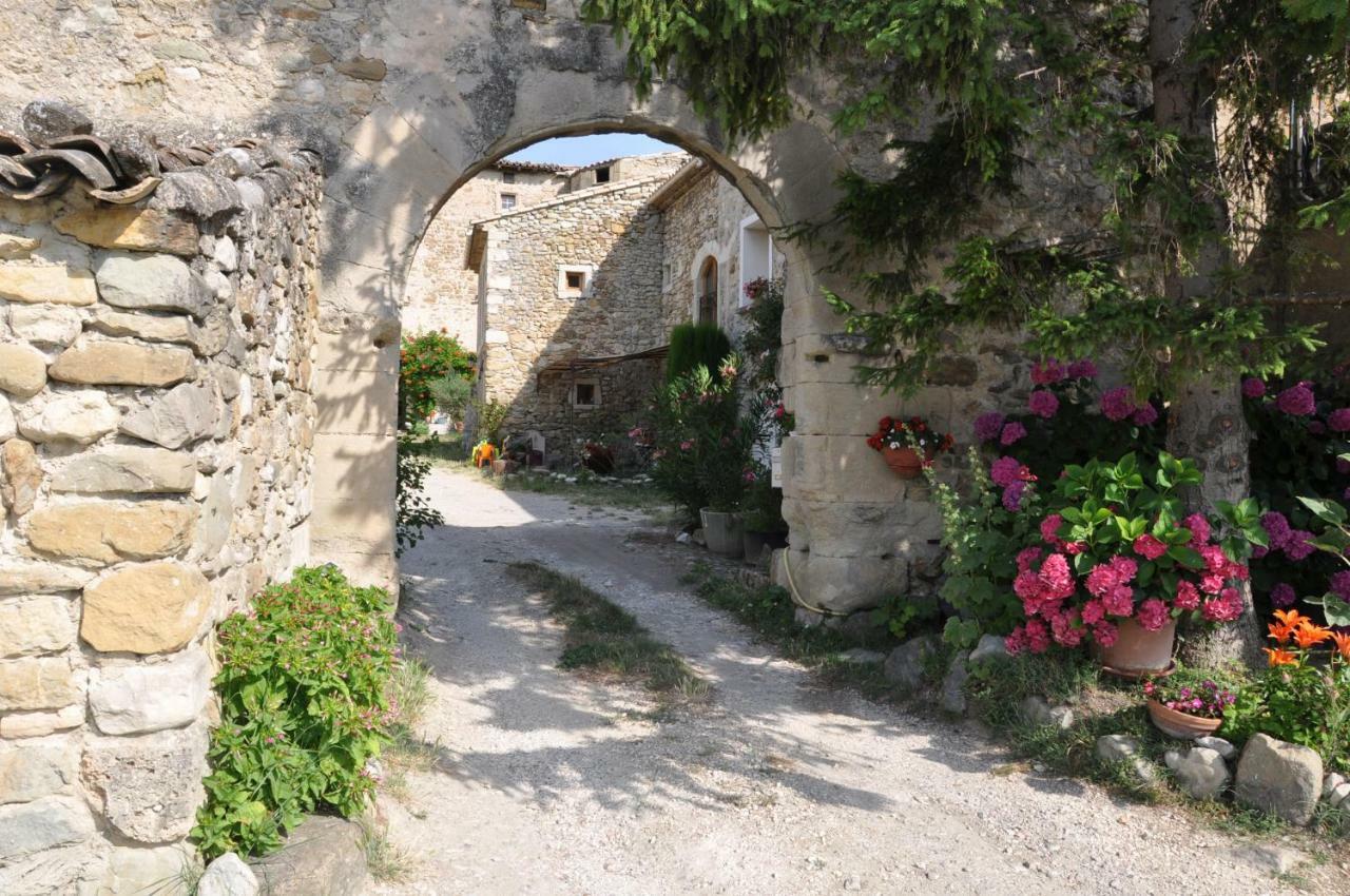 Gites Du Chateau D'Alencon Le Pegue ภายนอก รูปภาพ